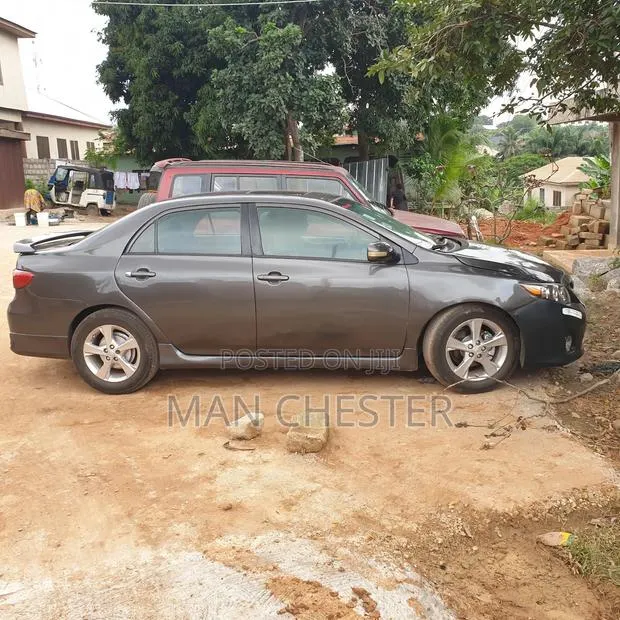 Toyota Corolla 2013 Black · Photo 1