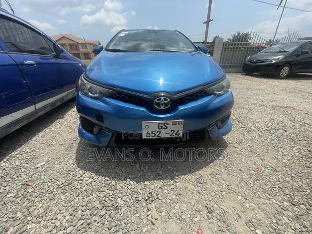 Toyota Corolla L (1.8L 4cyl 2A) 2018 Blue · Photo 1