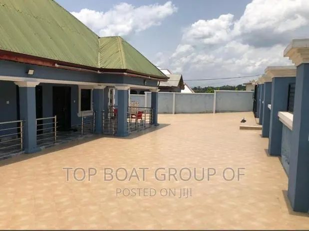 Furnished 5bdrm House in Top Boat Estate, Kumasi Metropolitan for sale