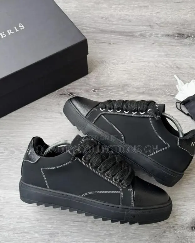 Numeris All Black Sneaker · Photo 1