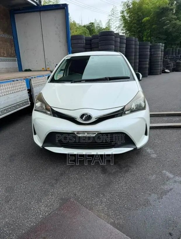 Toyota Vitz 2012 · Photo 1
