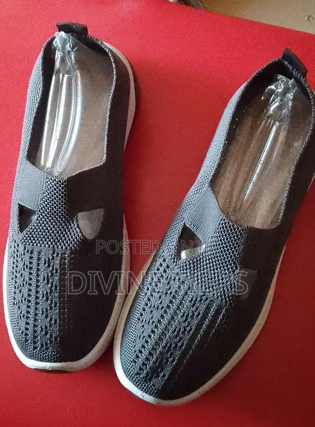 Breathable Sneakers · Photo 1