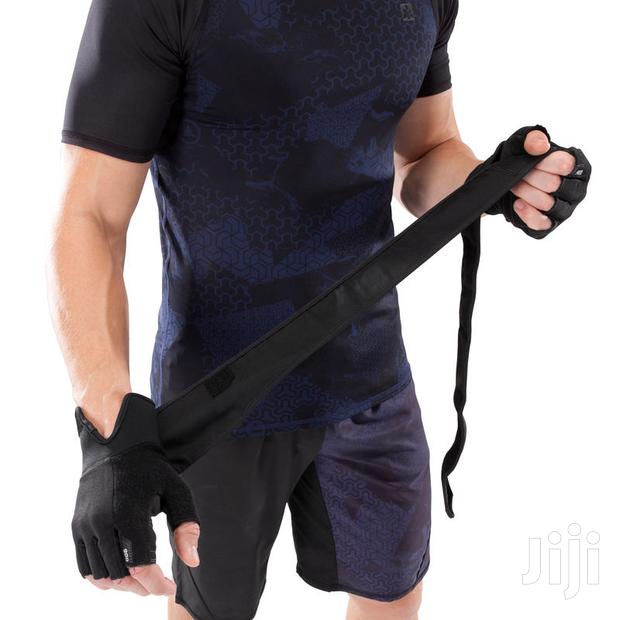 Weight Glove With Double Rip-tab Cuff - Black · Photo 3