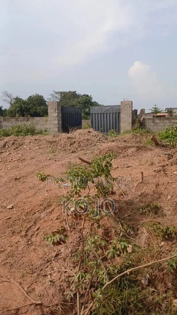 5 Plots of Titled Roadside Land at Dodowa · Photo 1