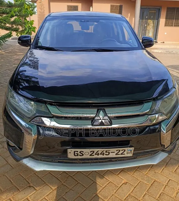 Mitsubishi Outlander SE FWD 2016 Black · Photo 1