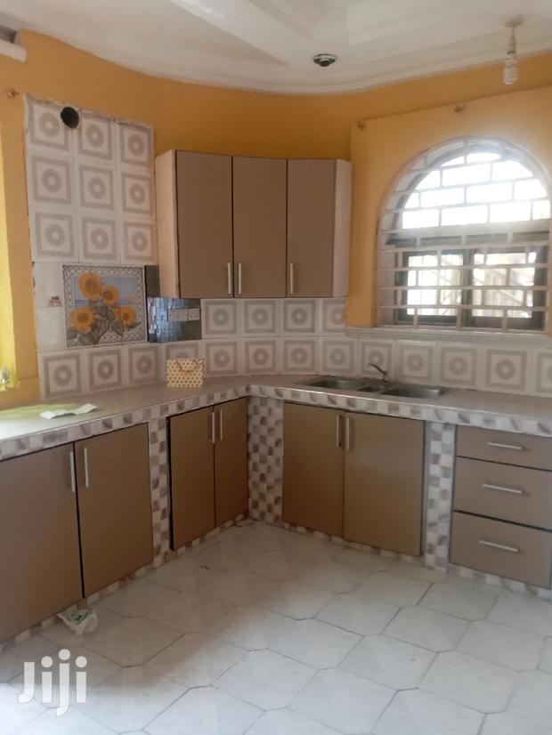Neat 3-Bedrooms Apartments Dansoman · Photo 2