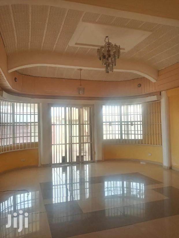 Neat 3-Bedrooms Apartments Dansoman