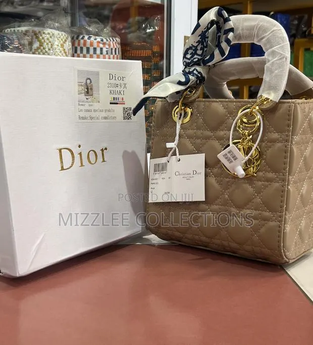 Quality Ladies Dior Bag in Different Colours · Photo 1