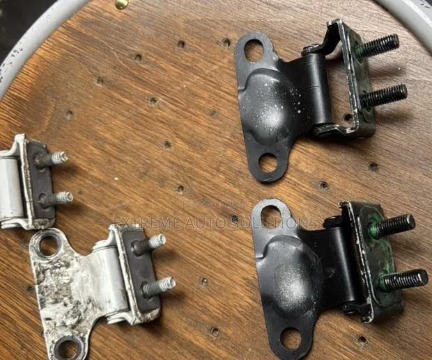Ra4 2019 - 2024 Boot Hinge · Photo 1