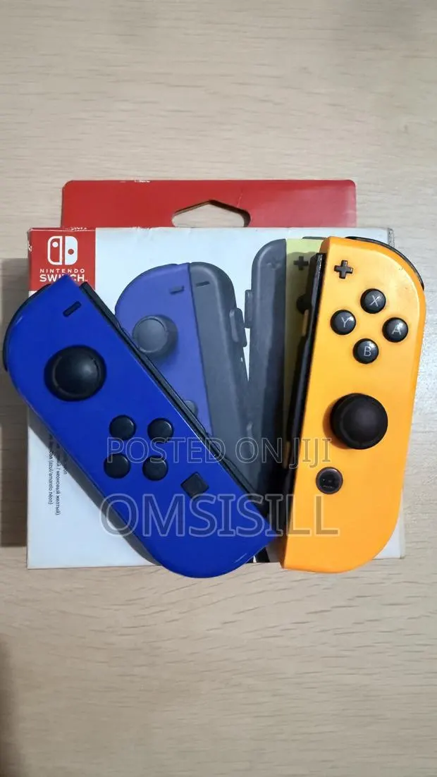 Nintendo Switch Joy Cons Controller · Photo 1