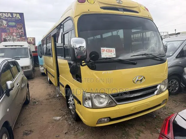 Hyundai County 2016 Yellow · Photo 1