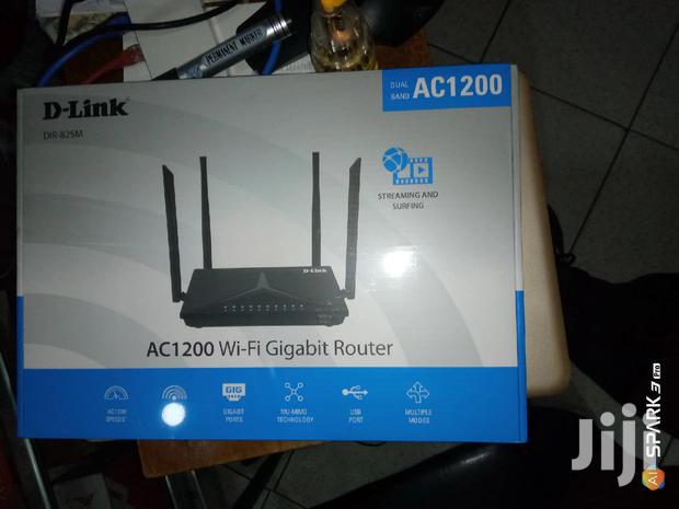D-Link Dir-M825 Ac1200 Wi-Fi Gigabit Router Streaming · Photo 1