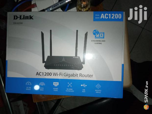 D-Link Dir-M825 Ac1200 Wi-Fi Gigabit Router Streaming · Photo 2