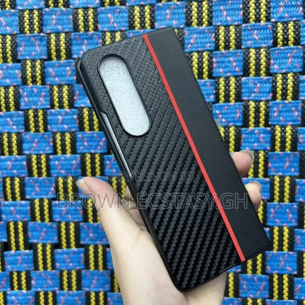 Carbon Fiber Case for Galaxy Fold 3 and Fold 5 · Photo 4