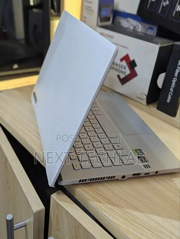 Laptop Asus ROG Zephyrus G14 16GB AMD Ryzen 9 SSD 1T · Photo 1