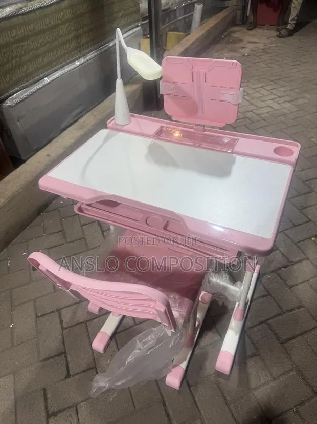 Adjustable Kids Table and Chair · Photo 2