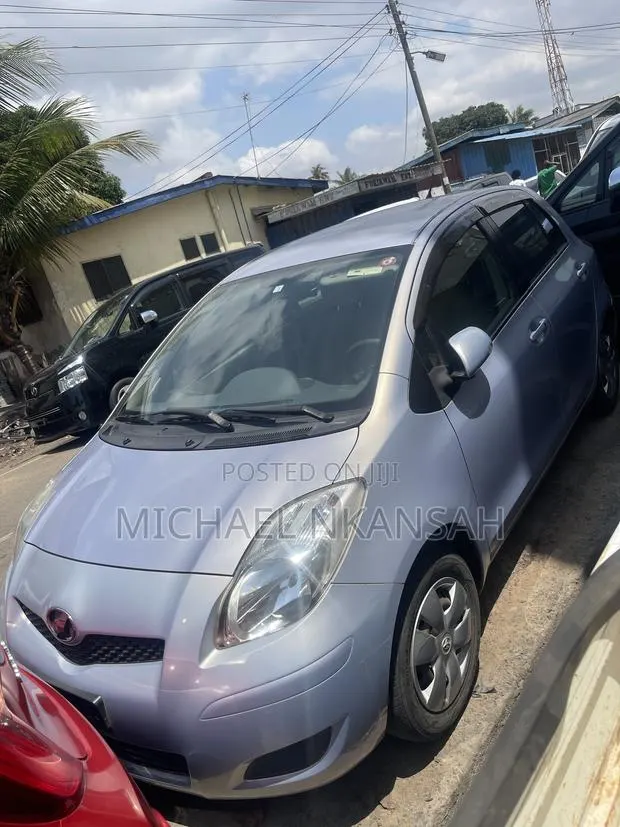 Toyota Vitz 1.3 AWD 5dr 2020 Silver · Photo 1