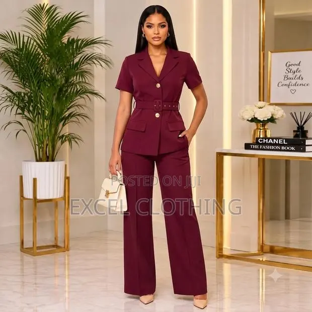 Women’s Belted 2-Piece Suit – Short-Sleeve · Photo 1
