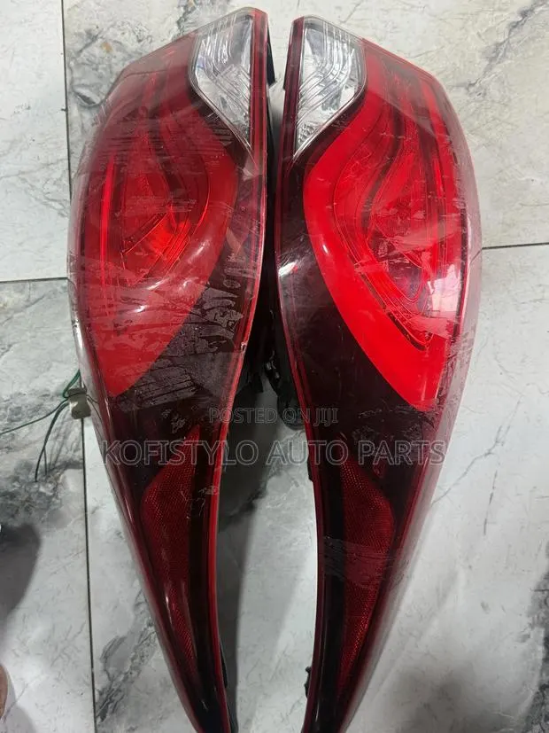 Hyundai Elantra 2014 Tail Light Led · Photo 1