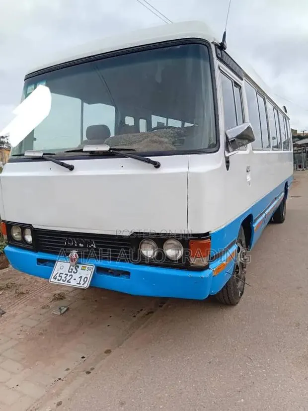 Toyota Coaster 2019 White · Photo 1