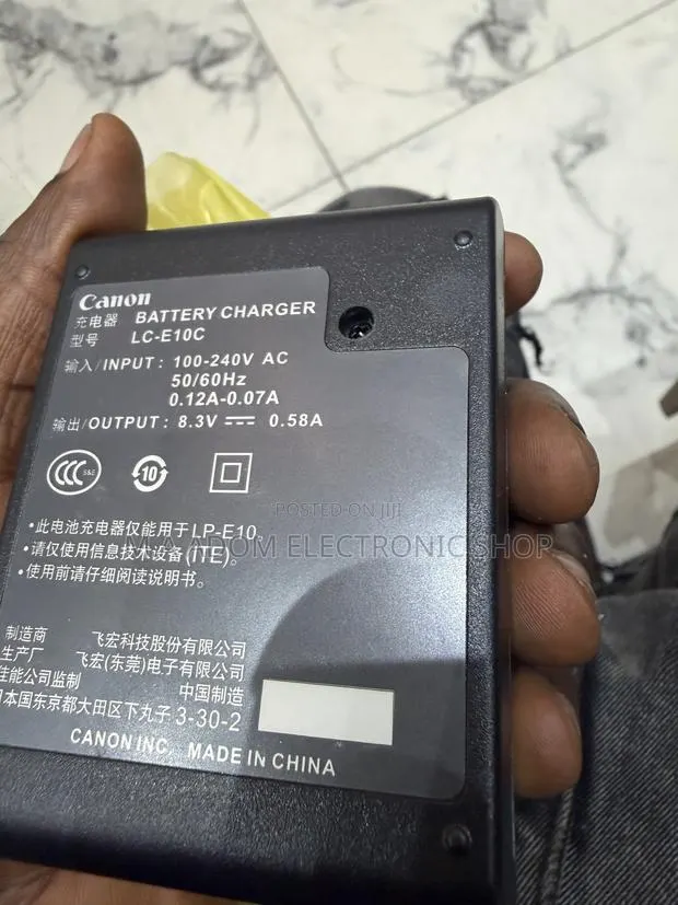 Canon E10 Originally Battery Charger · Photo 2