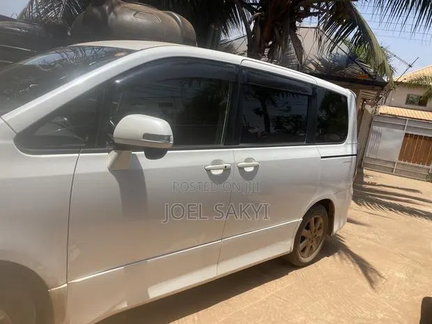 Toyota Voxy - Mini Van for Hiring!