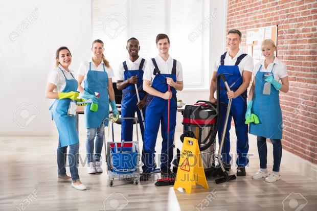 Door to Door Cleaners · Photo 1