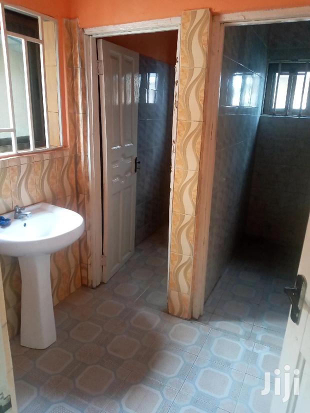 Awesome Chamber and Hall S/C Dansoman · Photo 4