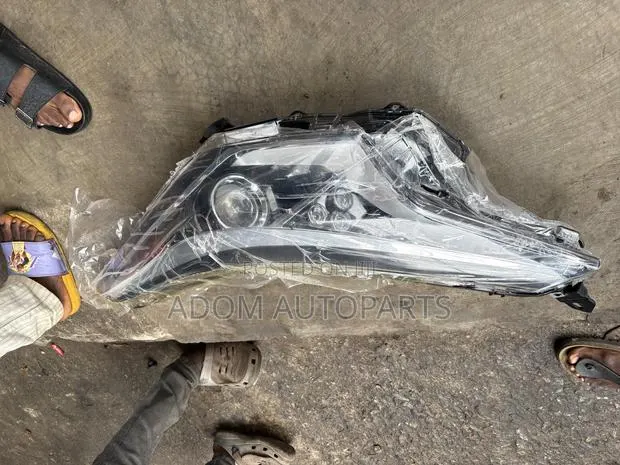 Toyota CHR Headlight 2018 2019 2020 2021 2022 · Photo 1