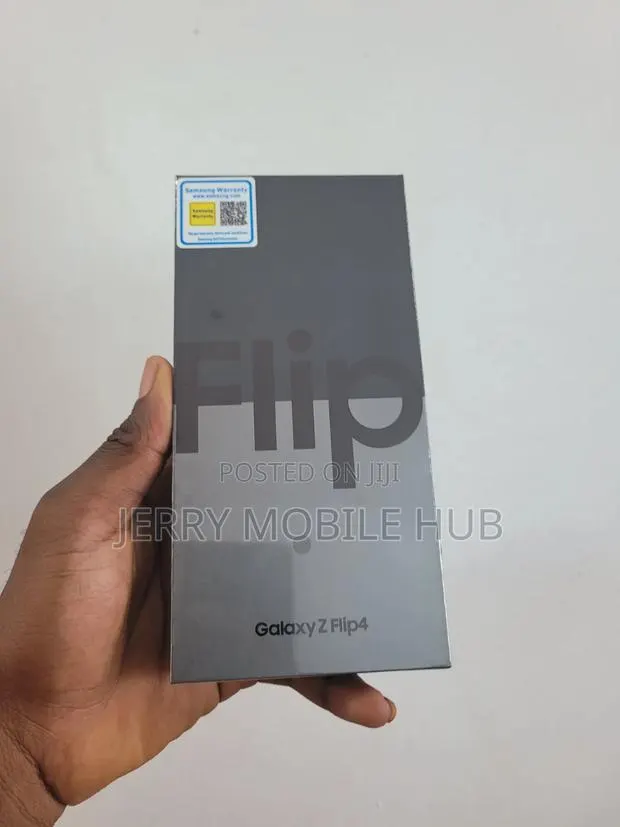 New Samsung Galaxy Z Flip4 512 GB Black · Photo 1