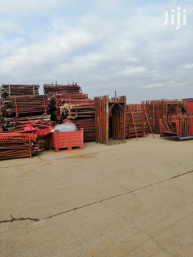 Scaffolds /Yellowboards/Decking/Pillars/Formworks/Doka/Props · Photo 1
