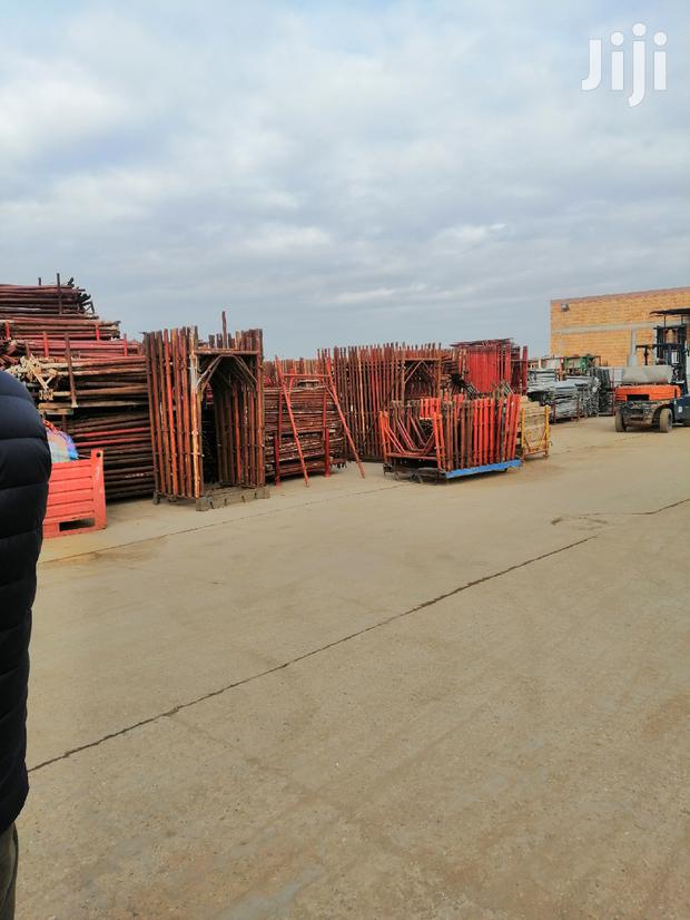 Scaffolds /Yellowboards/Decking/Pillars/Formworks/Doka/Props · Photo 2