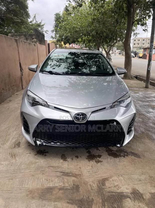 Toyota Corolla XSE 4dr Sedan (1.8L 4cyl CVT) 2017 Silver · Photo 1