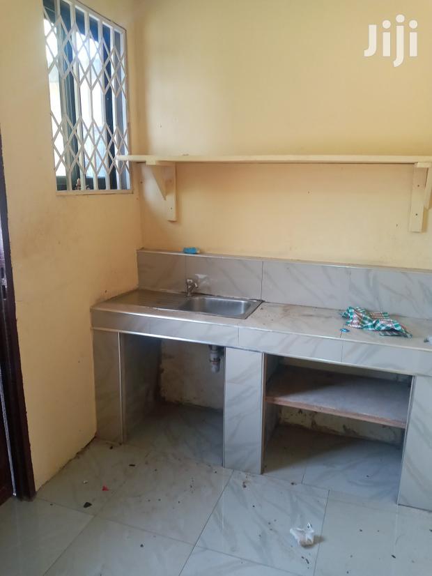 Neat Single Room S/C Apartment Dansoman · Photo 3