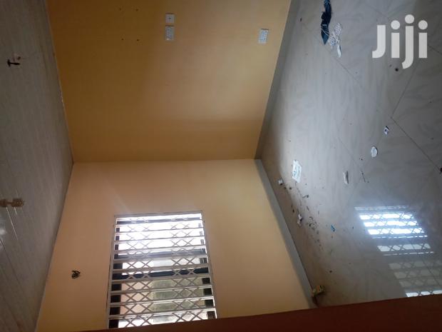 Neat Single Room S/C Apartment Dansoman · Photo 5