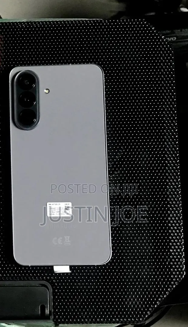 New Samsung Galaxy A57 256 GB Gray · Photo 1