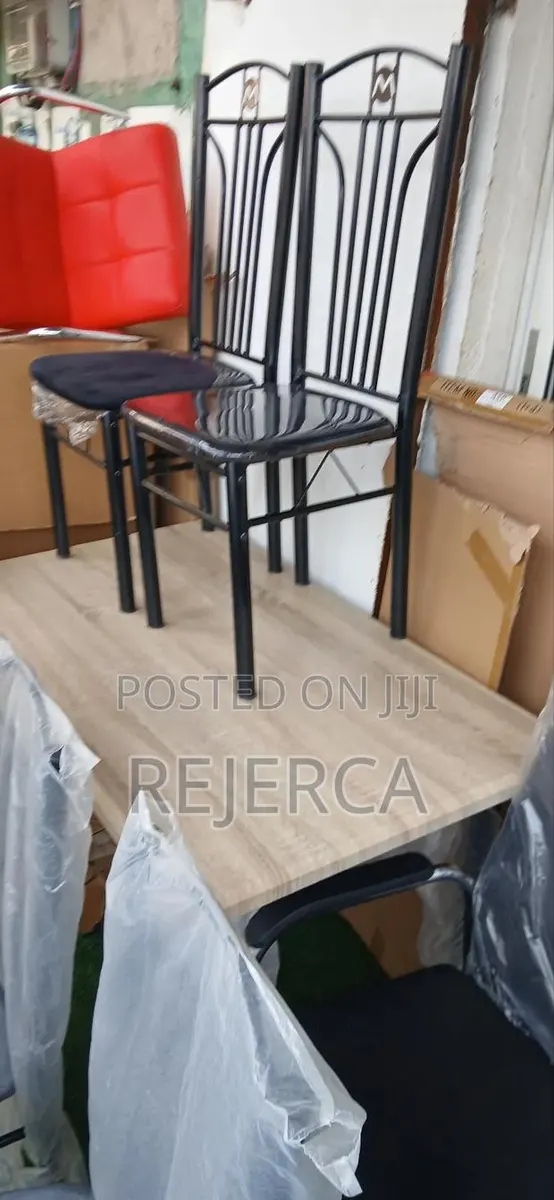 Dinning Table With 4 Chairs · Photo 1