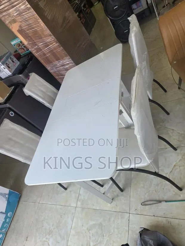 Home Used Dining Set 4 Seater · Photo 1
