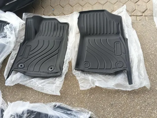 Toyota Hilux 3d Carpet 15-24 · Photo 1