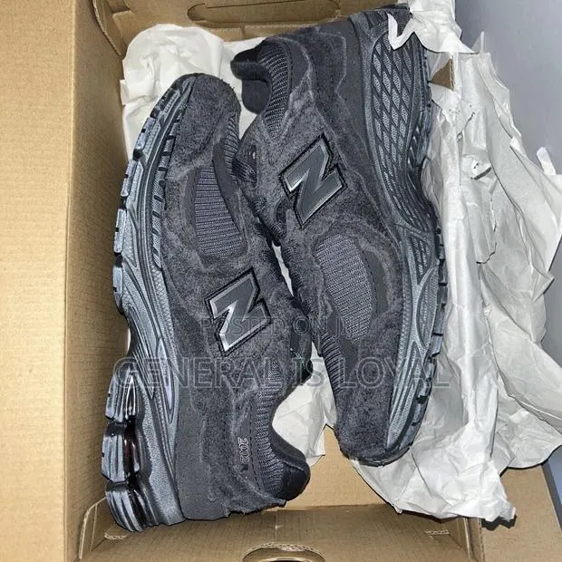 New Balance Men's 2002r · Photo 1
