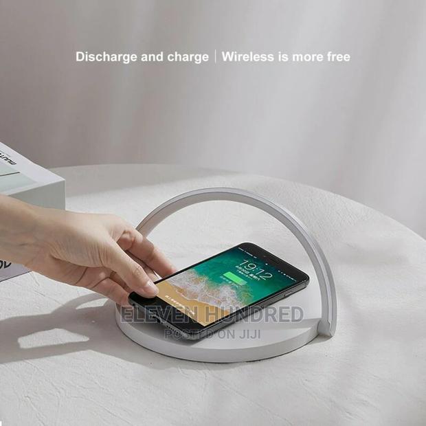 Wireless Charger Block Fast Charging With LED Table Lamptab · Photo 2