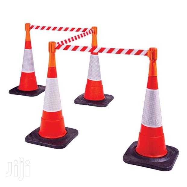 Cone Topper/ Retractable Caution Tape · Photo 1