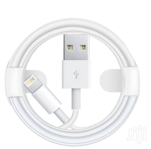 2M Fast Lightning Charge and Data Sync Cable · Photo 2