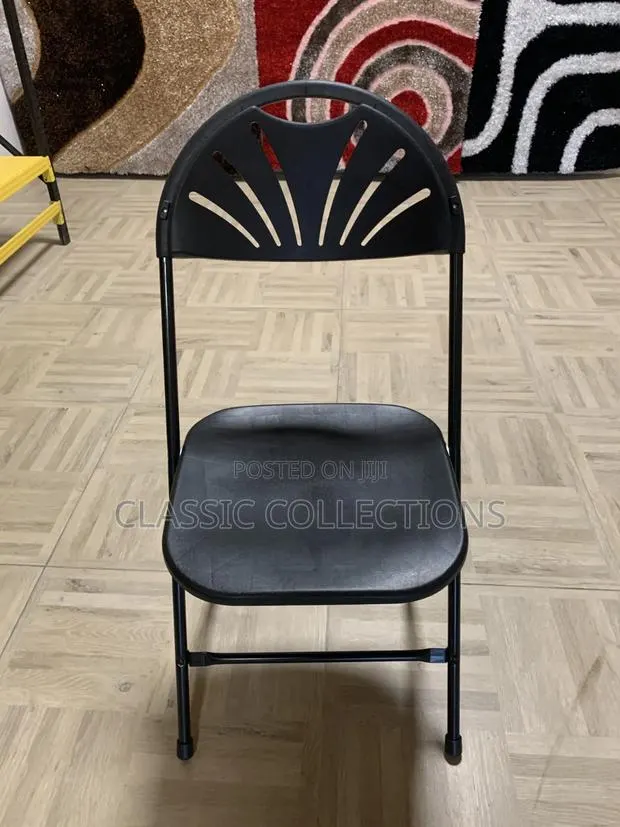Folding Chairs-Fan Back · Photo 1