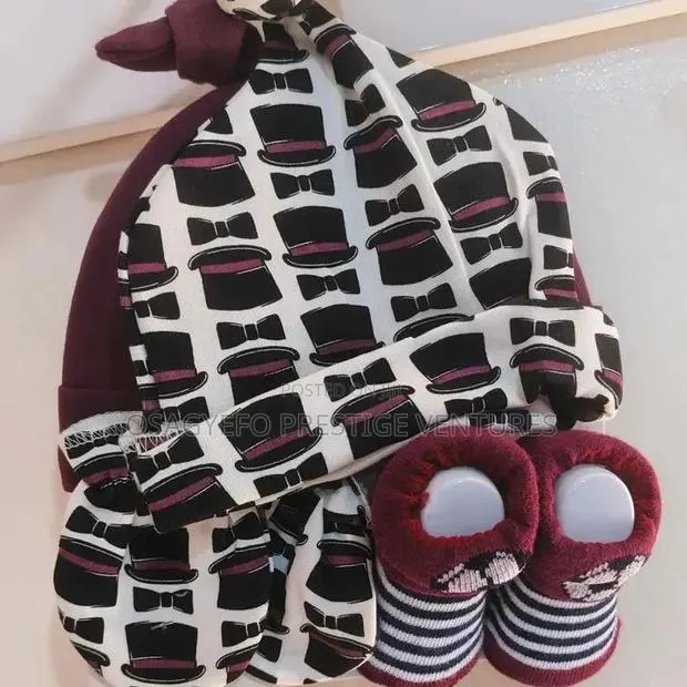 Hudson Baby 4set Hat,Sock Mittens · Photo 3