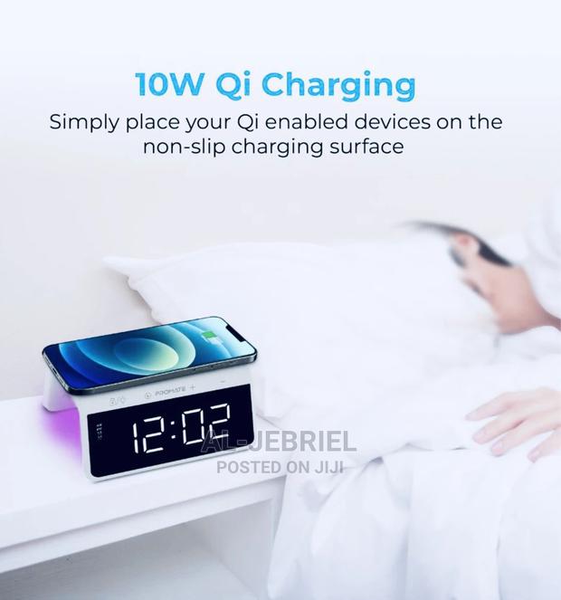 Timebridge-Qi LED Alarm Clock+10W Wireless Charger(White) · Photo 3