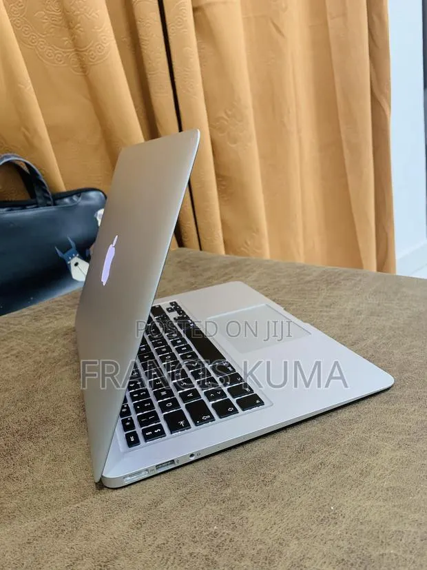 Laptop Apple MacBook Pro 2017 8GB Intel Core i5 SSD 256GB · Photo 1