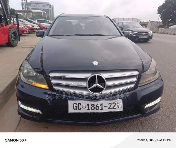 Mercedes-Benz C250 2012 Blue · Photo 1