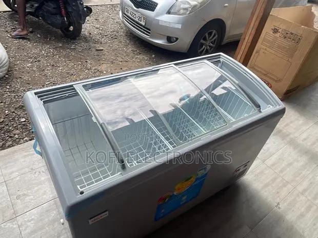 Apt Delron Commercial Glass Top Freezer - Low Energy Consumption · Photo 1