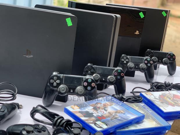 Playstation 4 Slim and Standard · Photo 2